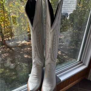 Women's Rock’em size 10 white Valentina boots